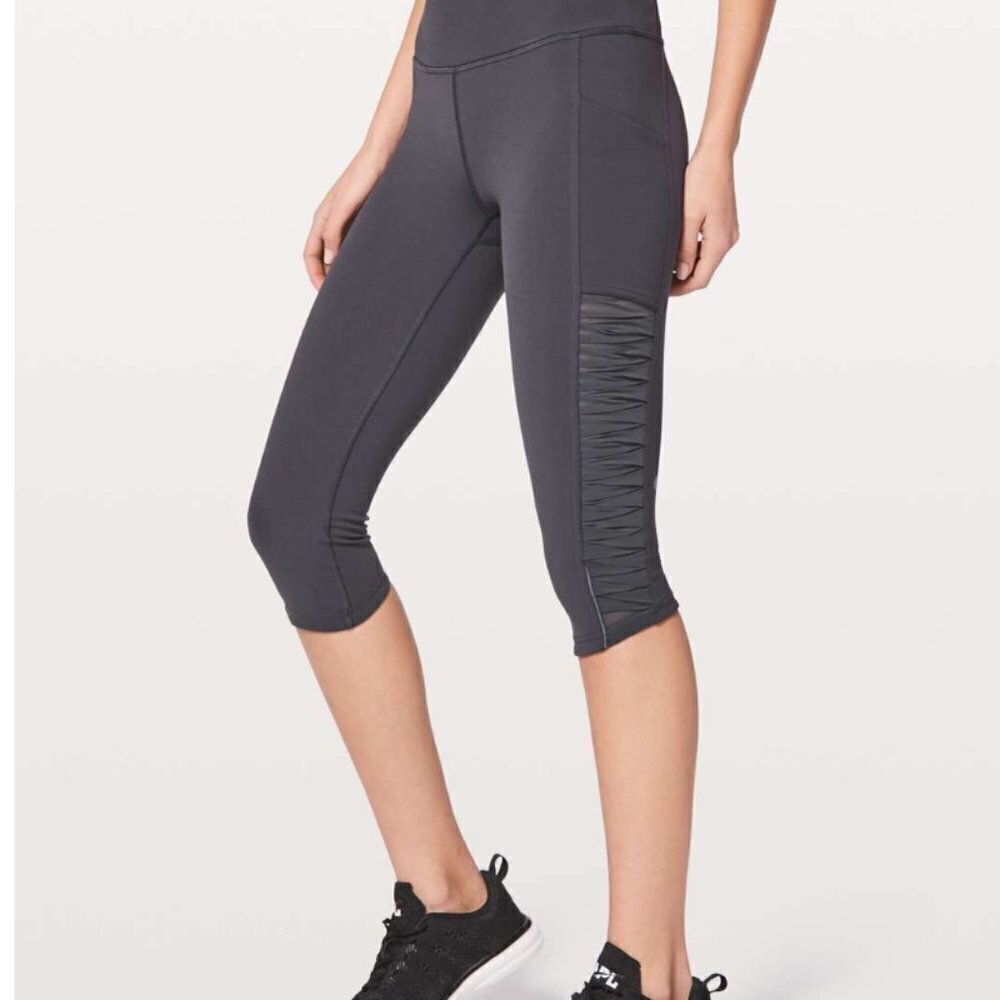 Lululemon Sharp Turns Crop 17" Blue Tied size 10 W6AMES